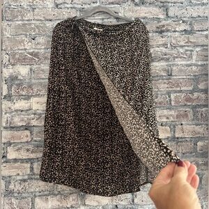 URBAN Romantics Black and Cream Patterned Wrap Around Skirt. Smoke & Pet free